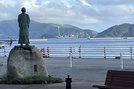 浦郷湾に停泊した日本丸＝島根県西ノ島町浦郷から撮影
