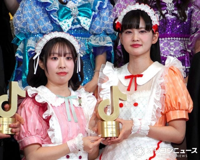 『TikTok Awards Japan』に登壇した（左から）降幡愛、大西亜玖璃 （C）ORICON NewS inc.