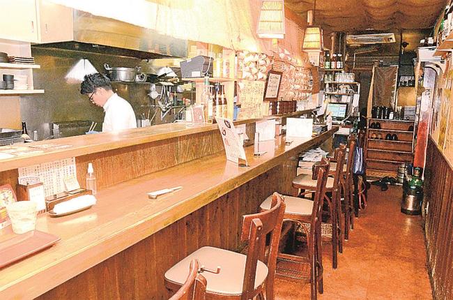 新型コロナの影響が続く飲食店。最低賃金の大幅な引き上げに伴い人件費負担が増す＝松江市内