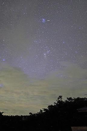 雲間のすばる＝２０１８年８月１３日、三瓶自然館サヒメルの天文台で撮影（さつえい）