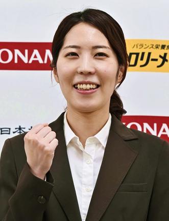 棋王戦コナミグループ杯で女性初の本戦進出を決め、笑顔の里見香奈女流四冠＝５月２７日午後、大阪市の関西将棋会館