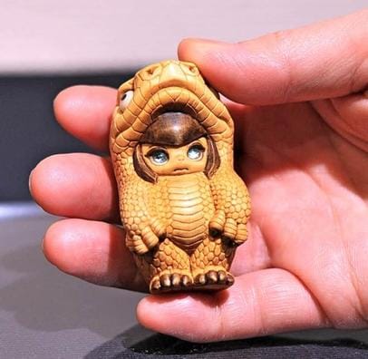 根付に美少女「融合」 神話世界も組み合わせ 松江出身 永島さん | 山陰