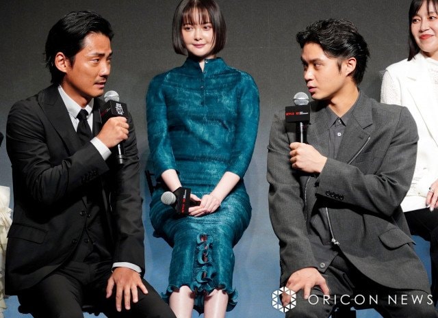 『今際の国のアリス』シーズン3 グローバルファンイベントに登壇した（左から）毎熊克哉、磯村勇斗 （C）ORICON NewS inc.