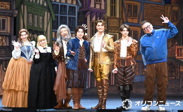 ミュージカル『サムシング・ロッテン! 』開幕直前取材に登壇した(左から)瀬奈じゅん、矢吹奈子、石川禅、中川晃教、加藤和樹、大東立樹、福田雄一 (C)ORICON NewS inc.