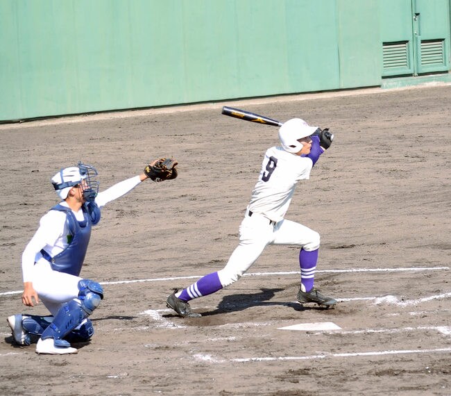 強打で春季鳥取県高校野球大会を制した米子松蔭高校