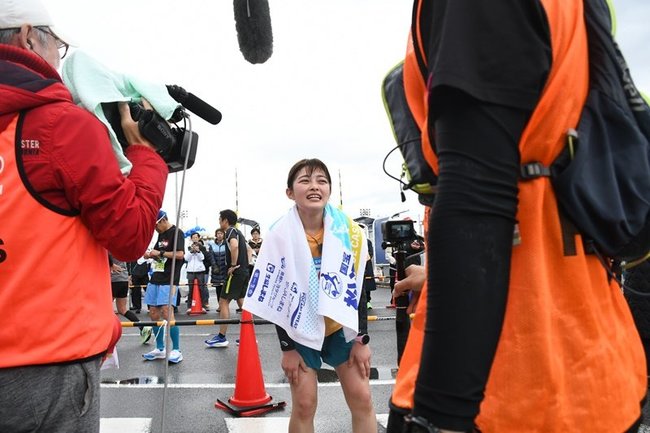 目標の３時間半切り達成した井上咲楽さん