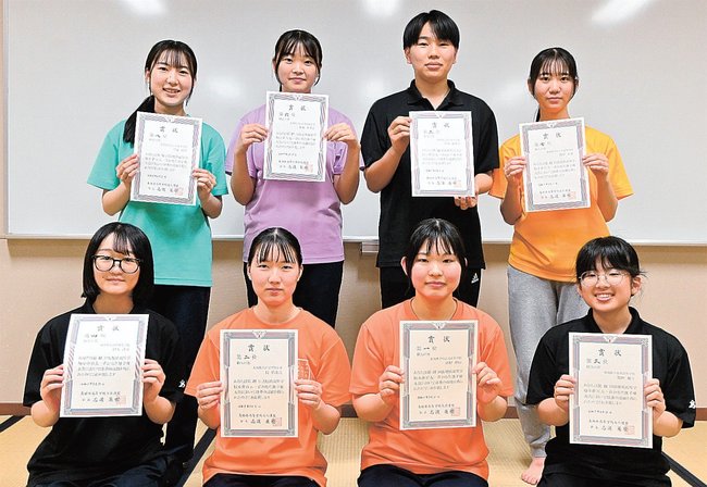 全国高校総合文化祭への出場が決まった個人戦上位８人＝益田市七尾町、益田高校いわみの記念館
