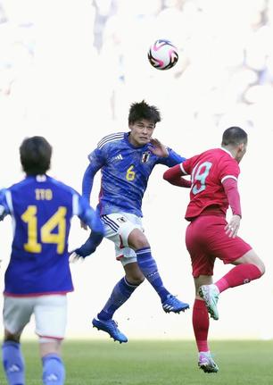 国際親善試合のタイ戦にスタメン出場した佐野海舟選手（６）＝１日、国立競技場