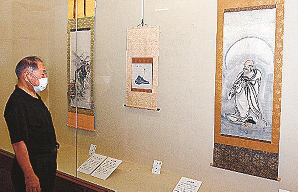 四条派の作品が並ぶ会場＝島根県奥出雲町大谷、絲原記念館