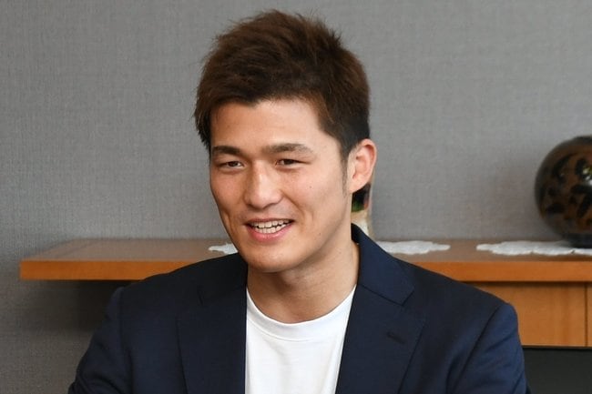 ４月の日本ライト級タイトル戦を振り返る三代大訓選手＝松江市殿町、山陰中央新報社