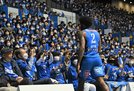 ラストプレーが実らず、悔しそうにコートを出るペリン・ビュフォード