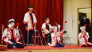 銭太鼓を披露する出演者＝安来市安来町、安来中央交流センター