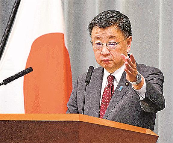 政府が創設を決めた「政府安全保障能力強化支援（ＯＳＡ）」について記者会見する松野博一官房長官＝５日、首相官邸