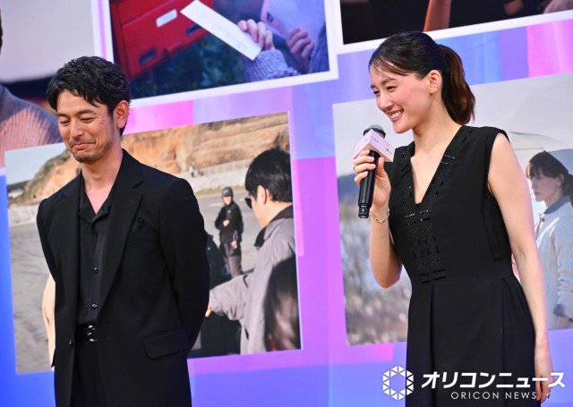 映画『人はなぜラブレターを書くのか』完成披露試写会に登壇した(左から)妻夫木聡、綾瀬はるか(C)ORICON NewS inc.