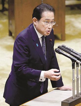 参院予算委員会で答弁する岸田首相＝２６日午後