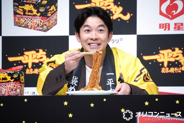 法被姿で焼きそばを調理した仲野太賀 (C)ORICON NewS inc.