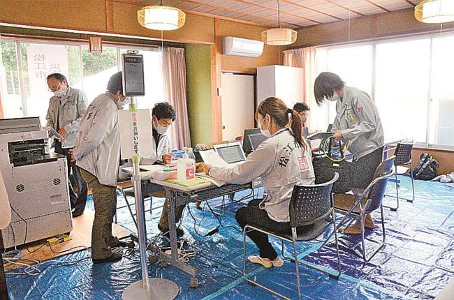 大津集会所に開設されたボランティアセンター＝松江市島根町加賀