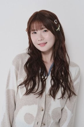 樋口奈央役の小野花梨（C）フジテレビ