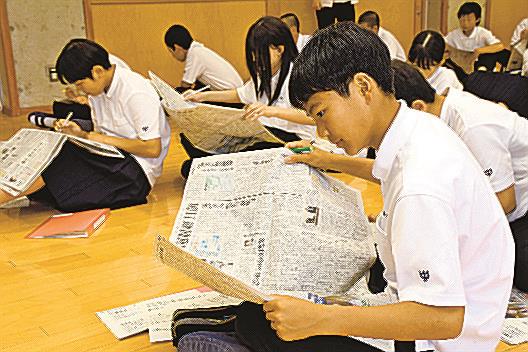 鹿島中で新聞教室