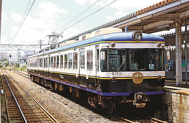 松江しんじ湖温泉駅に停車中の一畑電車の車両。８月からの運転体験では同駅構内を走行できる＝松江市中原町