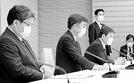原油価格の高騰を受け開かれた関係閣僚会議で、あいさつする松野官房長官（中央）＝〓（?）日午後、首相官邸