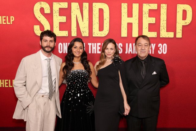 映画『HELP/復讐島』のワールドプレミアに出席した(左から)ディラン・オブライエン、ザイナブ・アジジ、レイチェル・マクアダムス、サム・ライミ