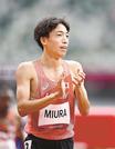 男子３０００㍍障害予選で自らの日本記録を更新する８分９秒９２をマークし、１組２着で決勝進出を決めた三浦龍司＝国立競技場