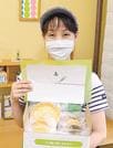フレンチトーストが入った箱にのしを付けて法事パンの代わりに販売する専門店＝松江市東朝日町、せるくる