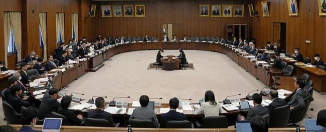 開かれた衆院憲法審査会＝４月２７日午前