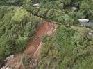 豪雨で県道が崩落した現場＝１０日午後３時１６分、出雲市大社町日御碕（小型無人機で撮影）