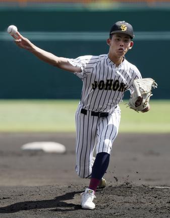明徳義塾戦に先発した鳥取城北・田中＝甲子園