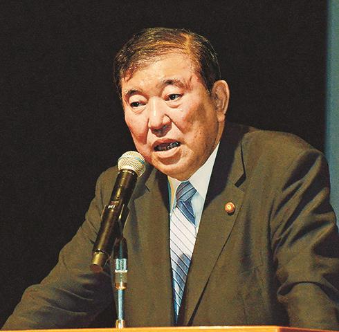自民党総裁選を巡り、持論を語る石破茂元幹事長＝鳥取市尚徳町、とりぎん文化会館