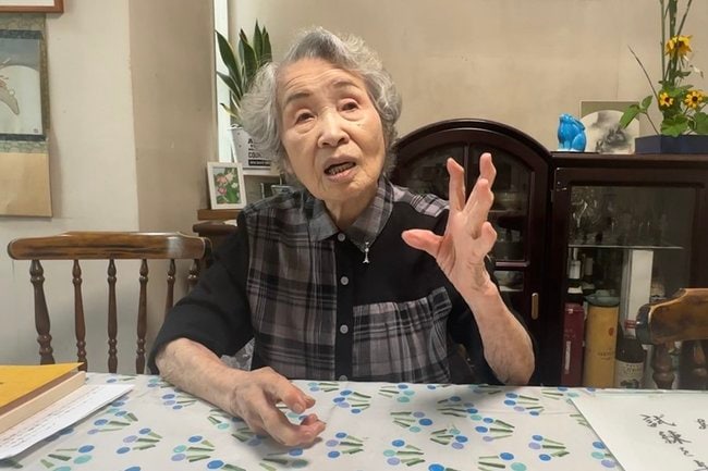 戦時下に青春時代を過ごし、悲惨だった生活を振り返る布田一枝さん＝7月、浜田市三隅町