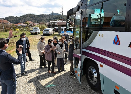 朝刊先読み 映画高津川に登場の石見交通 流域住民を映画館に招待 バスで送迎も 山陰中央新報デジタル