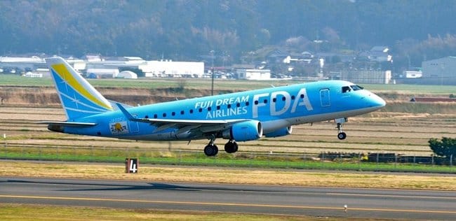 出雲空港を飛び立つＦＤＡの機材＝出雲市斐川町沖洲、出雲空港（資料）