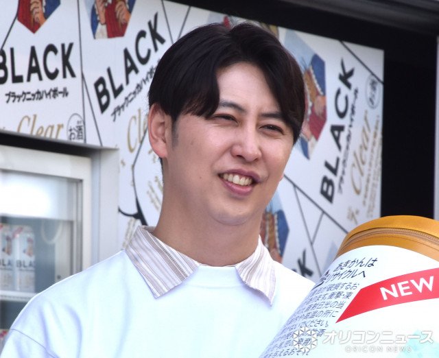 『ブラックニッカ』をアピールしたニューヨーク・屋敷裕政 （C）ORICON NewS inc.