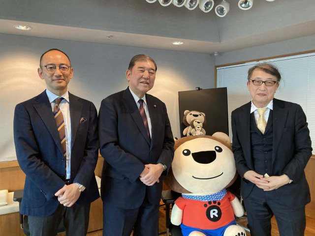 『厳選！月イチジャーナル』に出演する（左から）西靖キャスター、石破茂氏、山田惠資氏（C）MBSラジオ