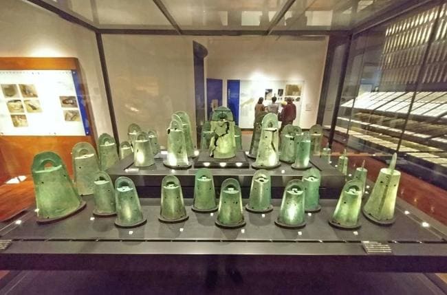 加茂岩倉遺跡から出土した弥生時代後期の銅鐸（国宝）＝出雲市