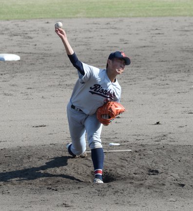 【決勝・石見智翠館―立正大淞南】９回を５安打１失点で完投した立正大淞南の井上雄輝＝松江市営野球場