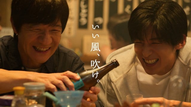 キリンビール新TVCM　晴れ風「ハレの日、晴れ風。」年末篇に出演する（左から）内村光良、目黒蓮