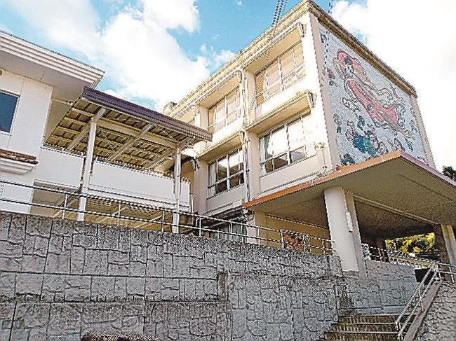 今春の統合後も継続して使われる成徳小校舎＝倉吉市仲ノ町