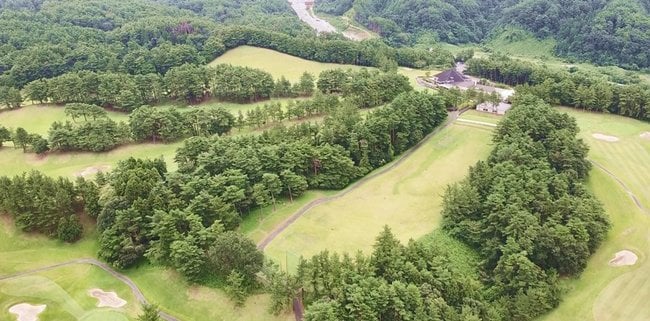会場の大山平原ゴルフクラブ＝鳥取県伯耆町丸山（小型無人機で撮影）