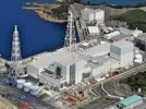 中国電力島根原発２号機（左）。右は１号機＝松江市鹿島町片句