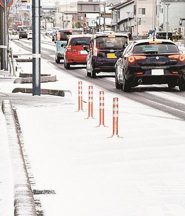 うっすらと雪が積もった松江市中心部＝21日午前8時27分、同市殿町（画像の一部を加工しています）