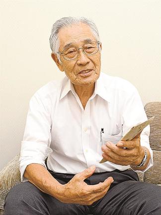 残した歌から子どもの成長を見届けられなかった父の無念を推し量る岩田憙昌さん=松江市内