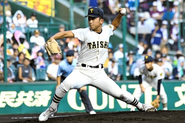 ３試合を完投し、計４０１球を投げた大社の主戦・馬庭優太＝甲子園