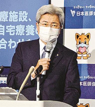 記者会見する日本医師会の中川俊男会長＝１８日午後、東京都文京区