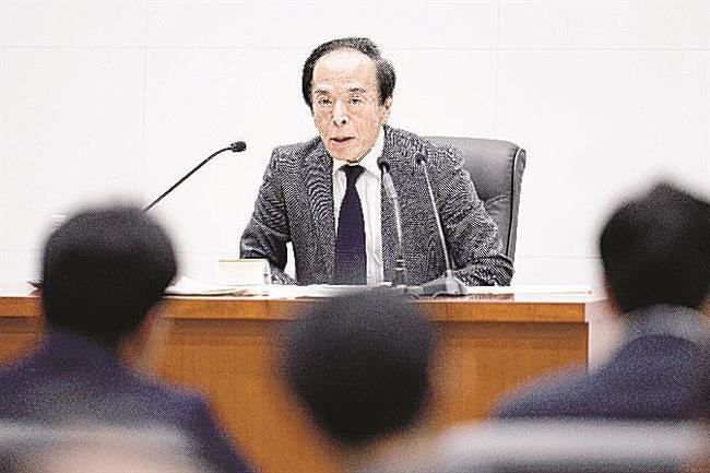 金融政策決定会合後に、記者会見する日銀の植田総裁＝２６日午後、日銀本店