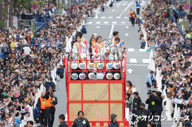 『御堂筋ランウェイ2025』に登場したSUPER EIGHT