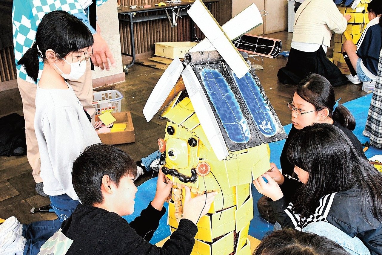 平田一式飾りで「しまねっこ」制作 出雲の児童 | 山陰中央新報デジタル